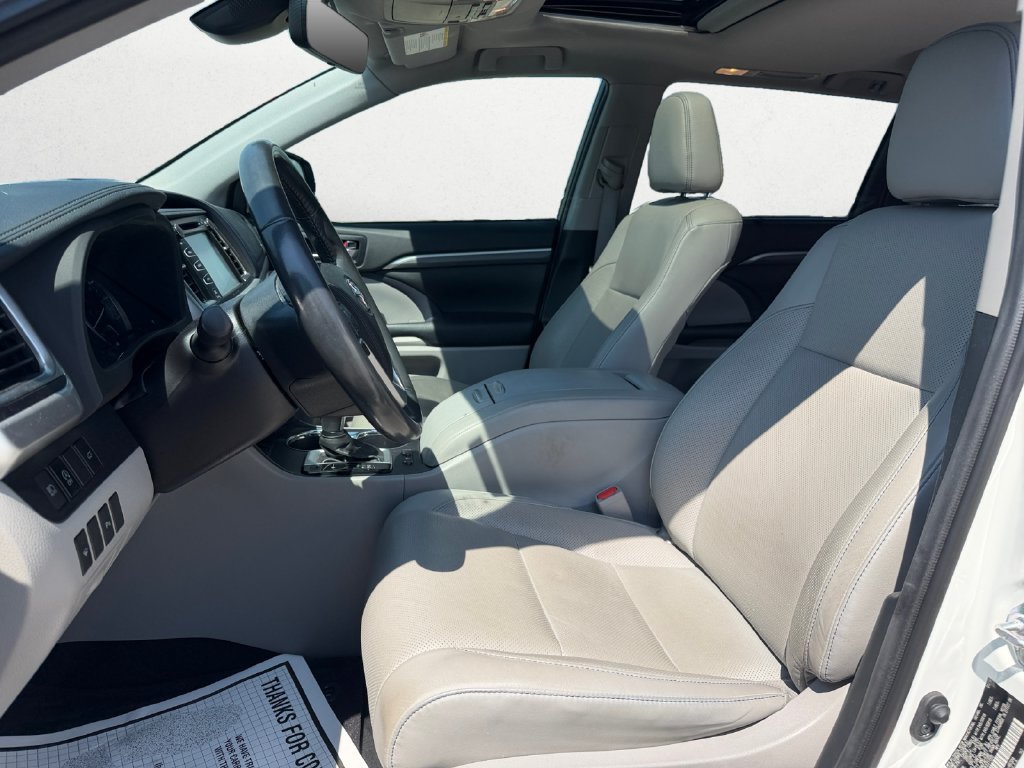 Used 2019 Toyota Highlander Limited FWD image 10
