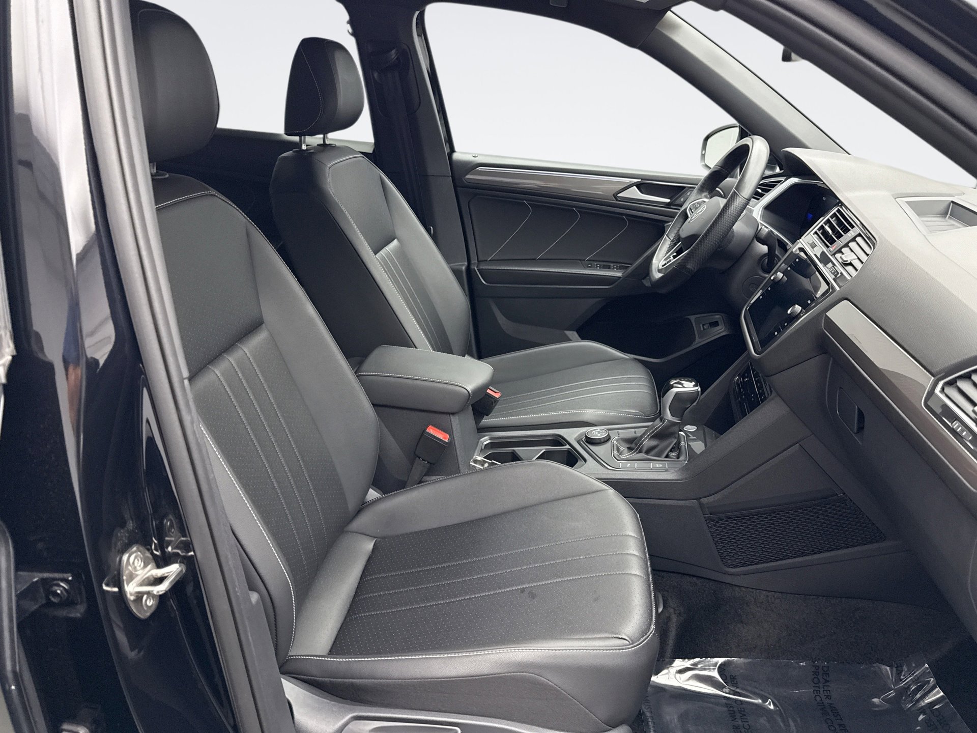 Used 2024 Volkswagen Tiguan SE R-Line image 16