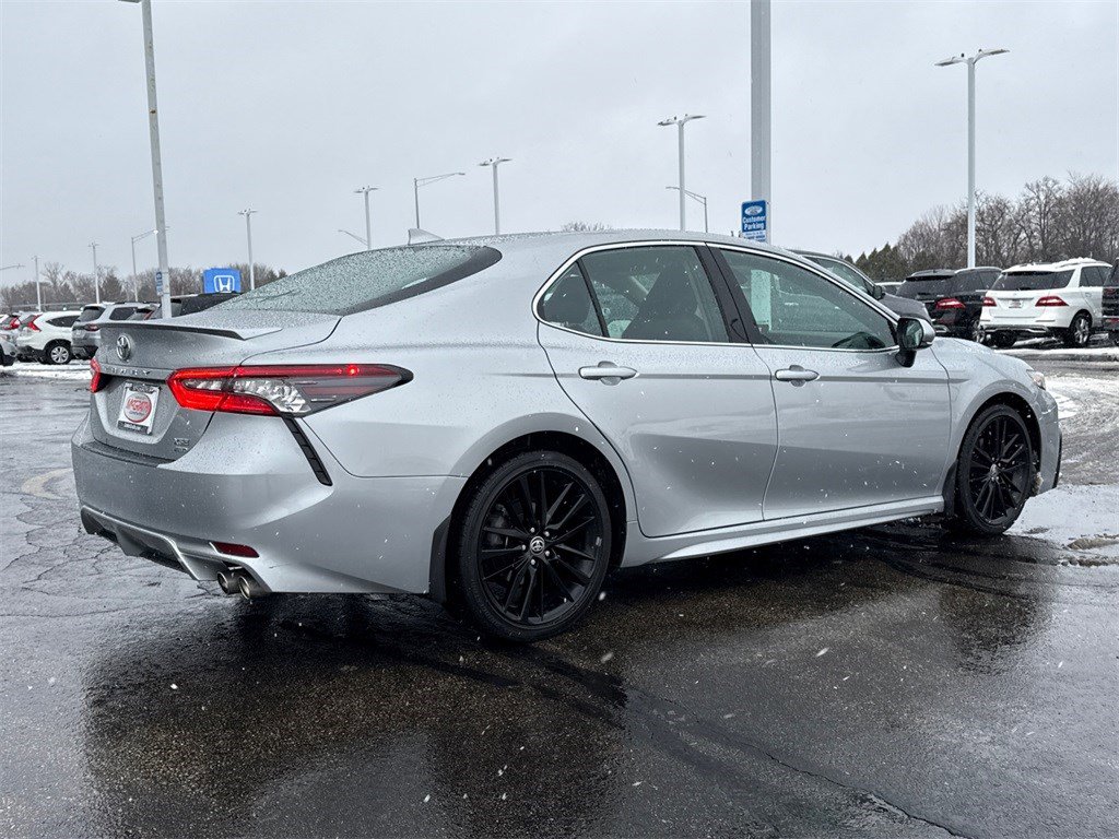 Used 2022 Toyota Camry XSE image 9