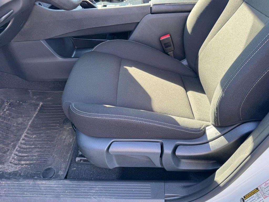 Used 2025 Nissan Rogue S image 14