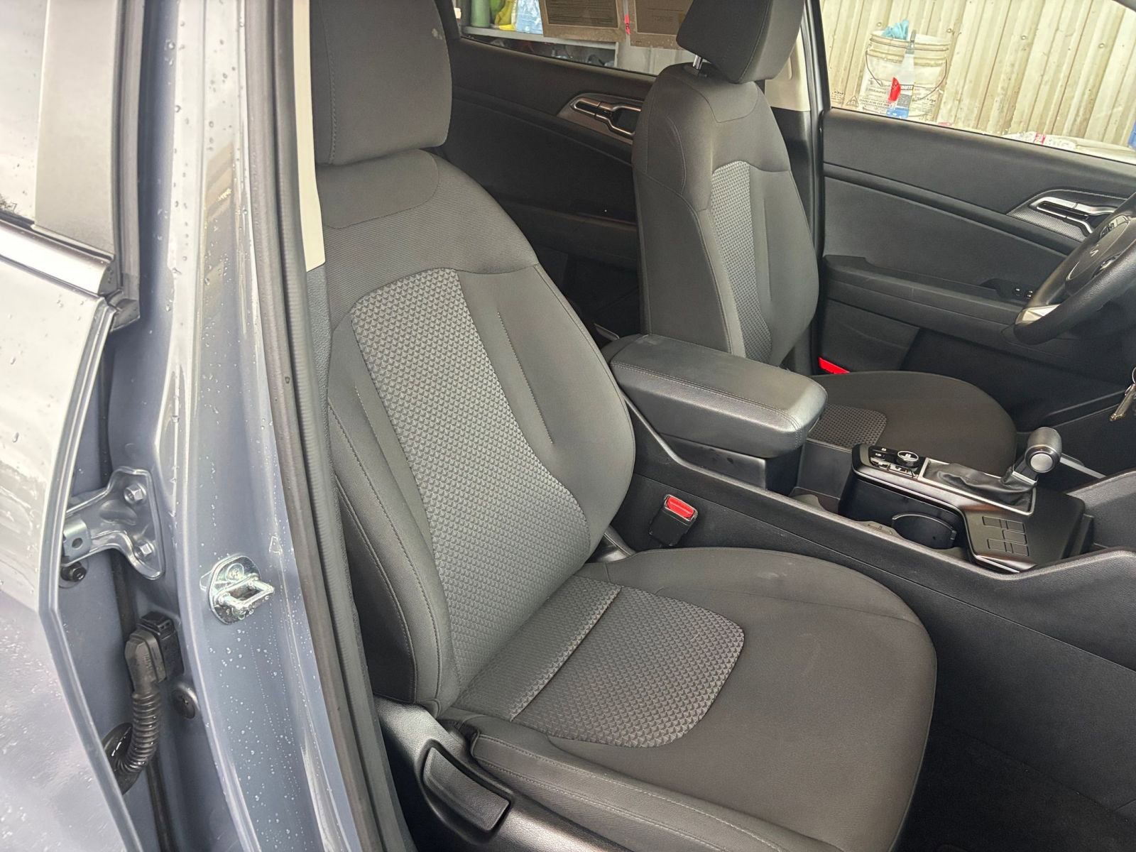 Used 2025 Kia Sportage LX image 36