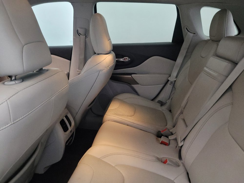 Used 2019 Jeep Cherokee Limited w/ Luxury Group AWD/4WD image 18