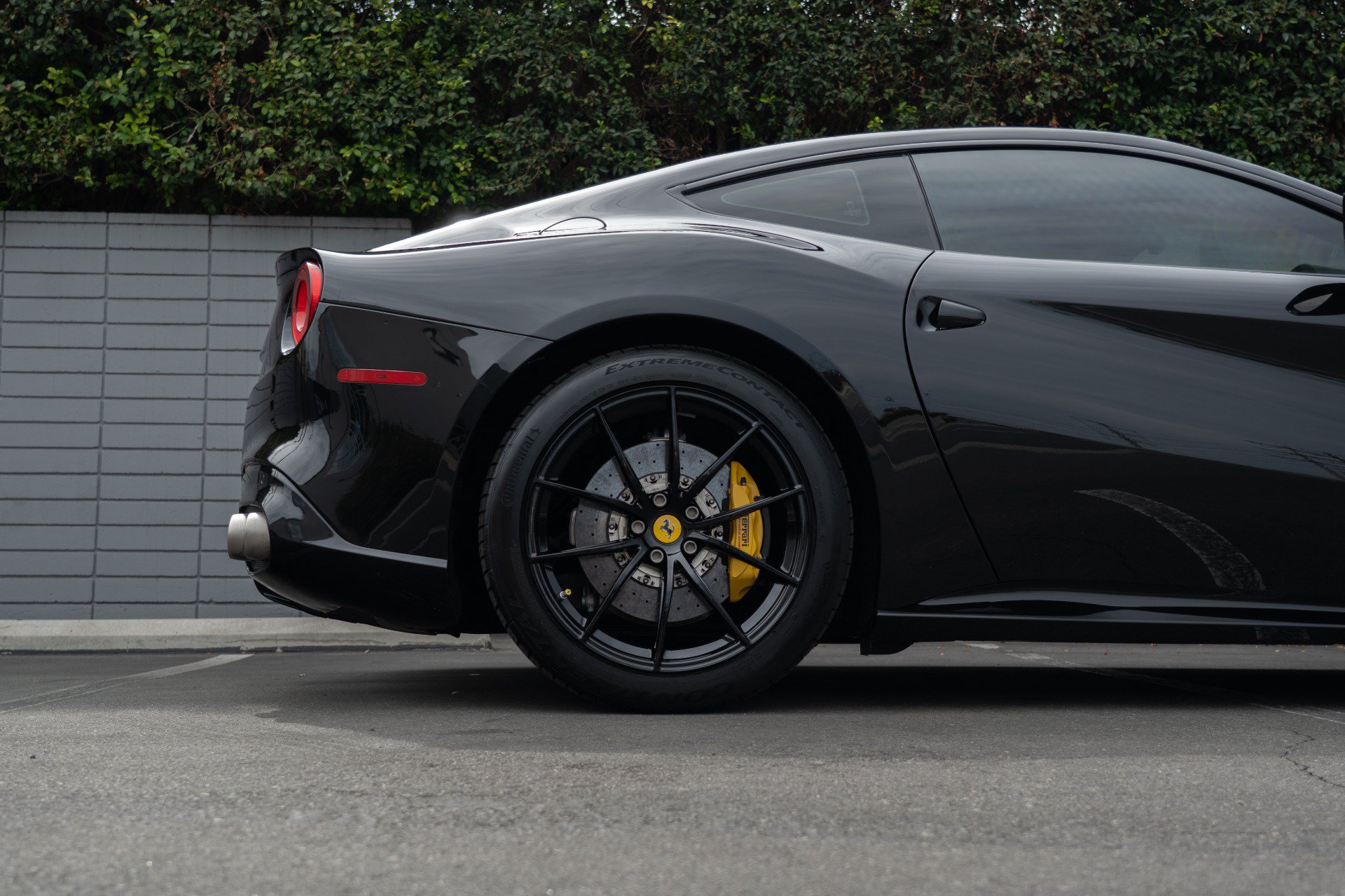 Used 2014 Ferrari F12 Berlinetta RWD image 9