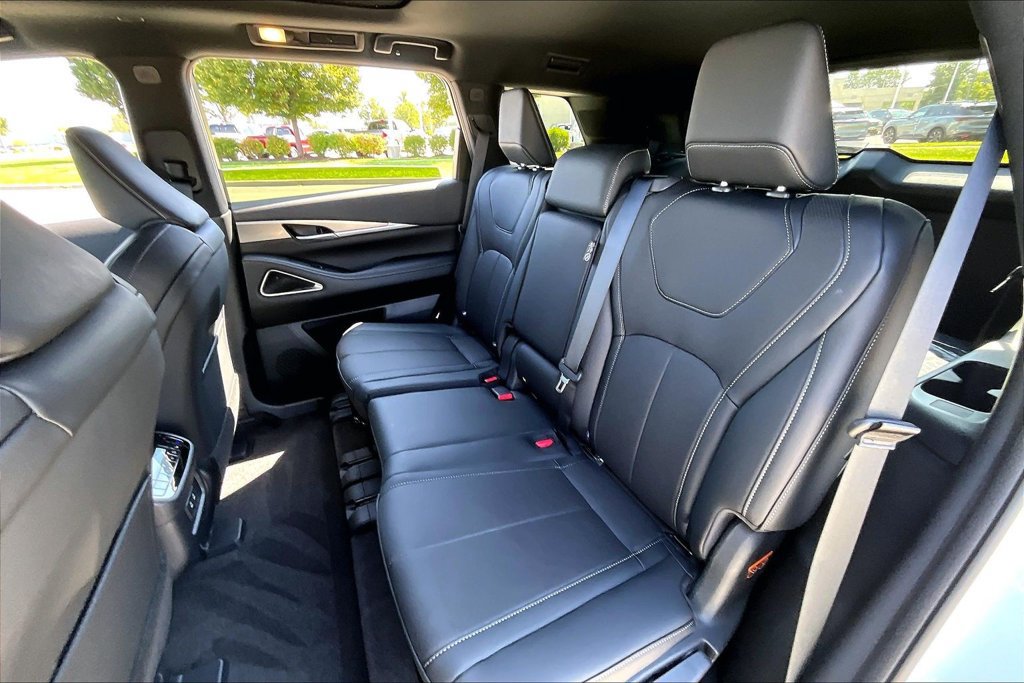New 2027 INFINITI QX60 Sport w/ Dark Cargo Package AWD/4WD image 10
