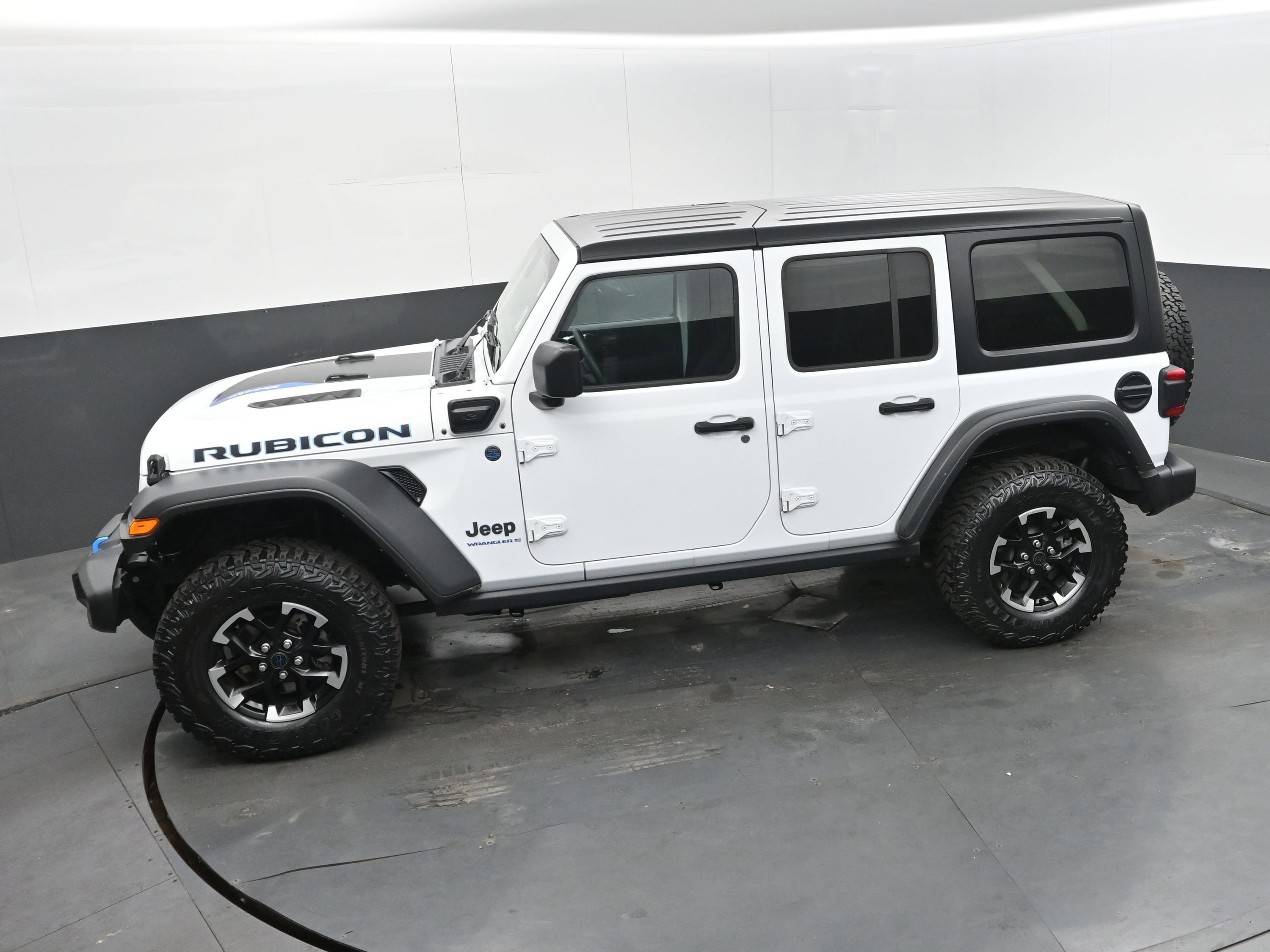 Used 2024 Jeep Wrangler Unlimited Rubicon 4xe image 36