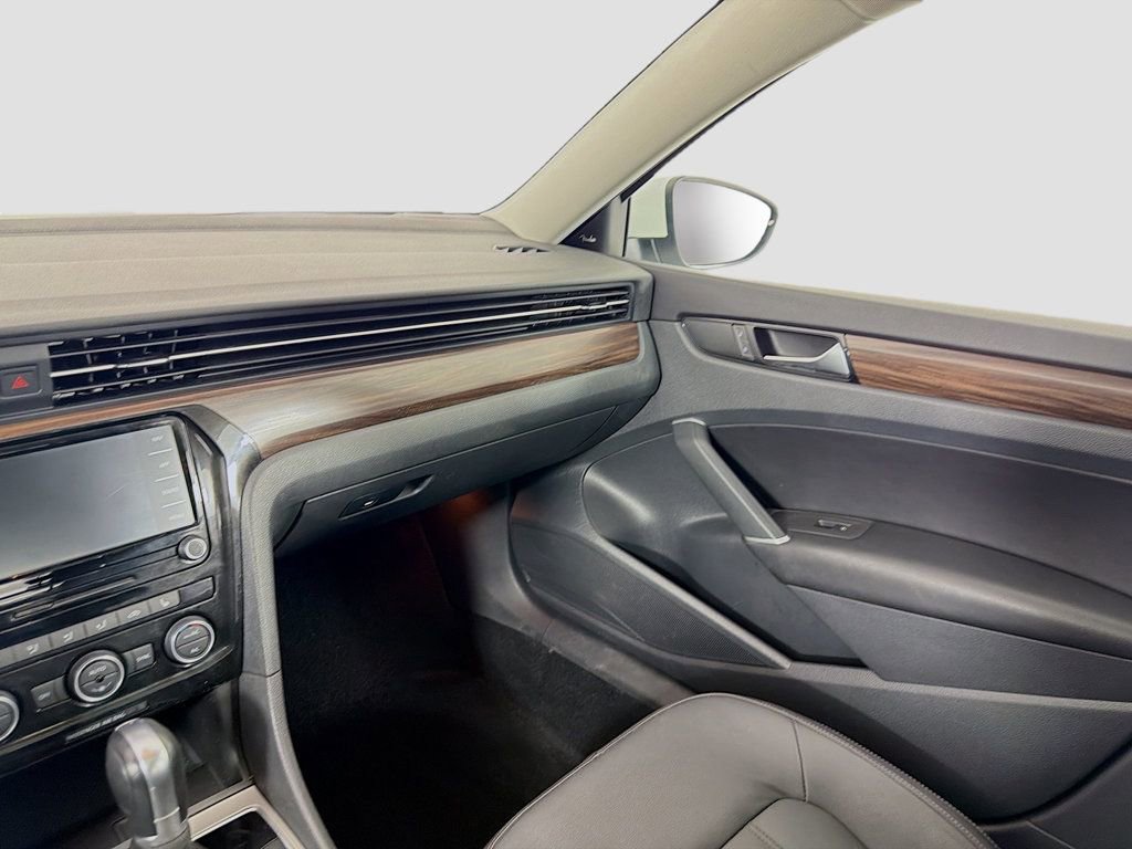 Used 2020 Volkswagen Passat 2.0T SEL image 26
