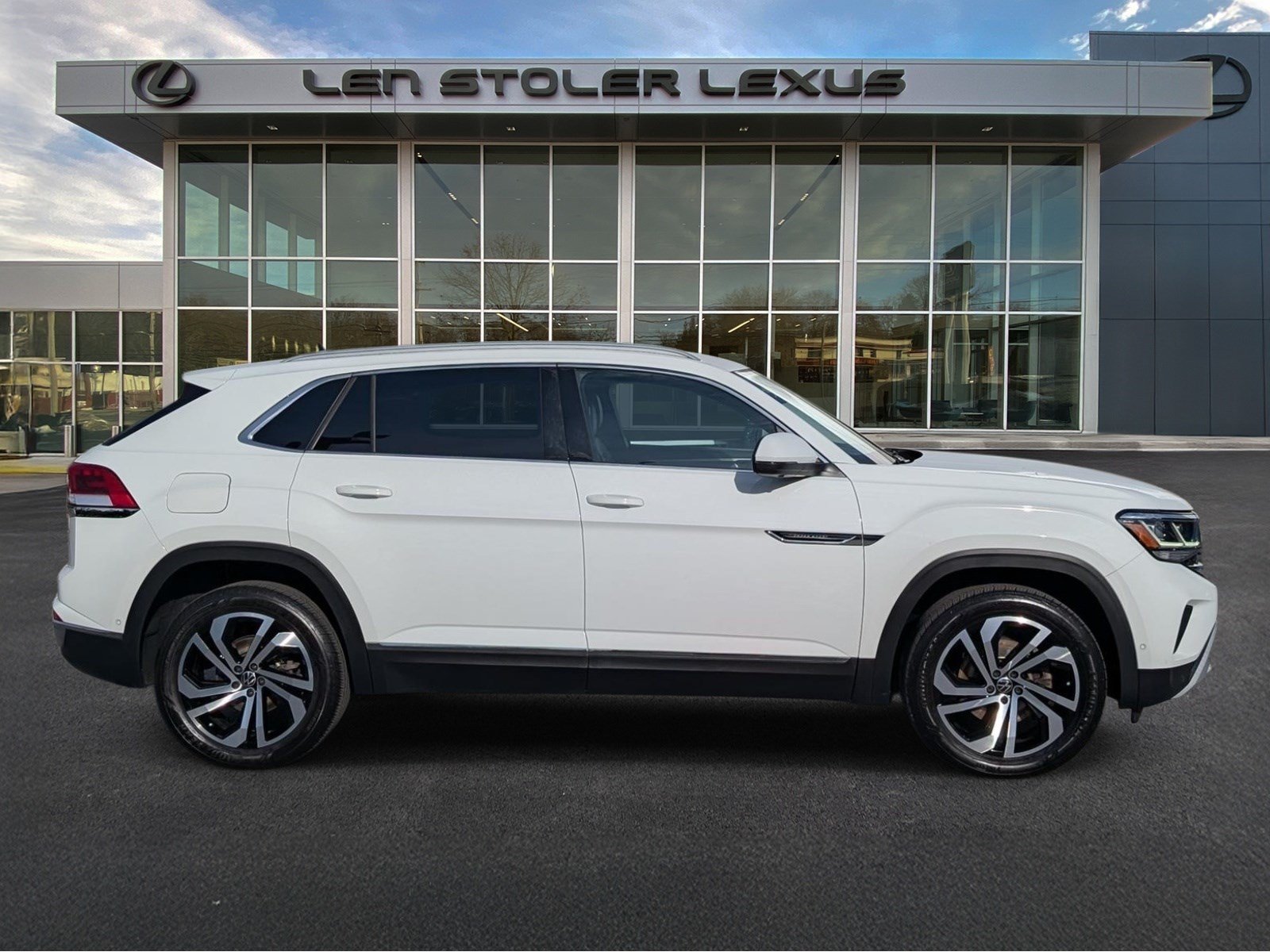 Used 2021 Volkswagen Atlas Cross Sport SEL Premium AWD/4WD image 2