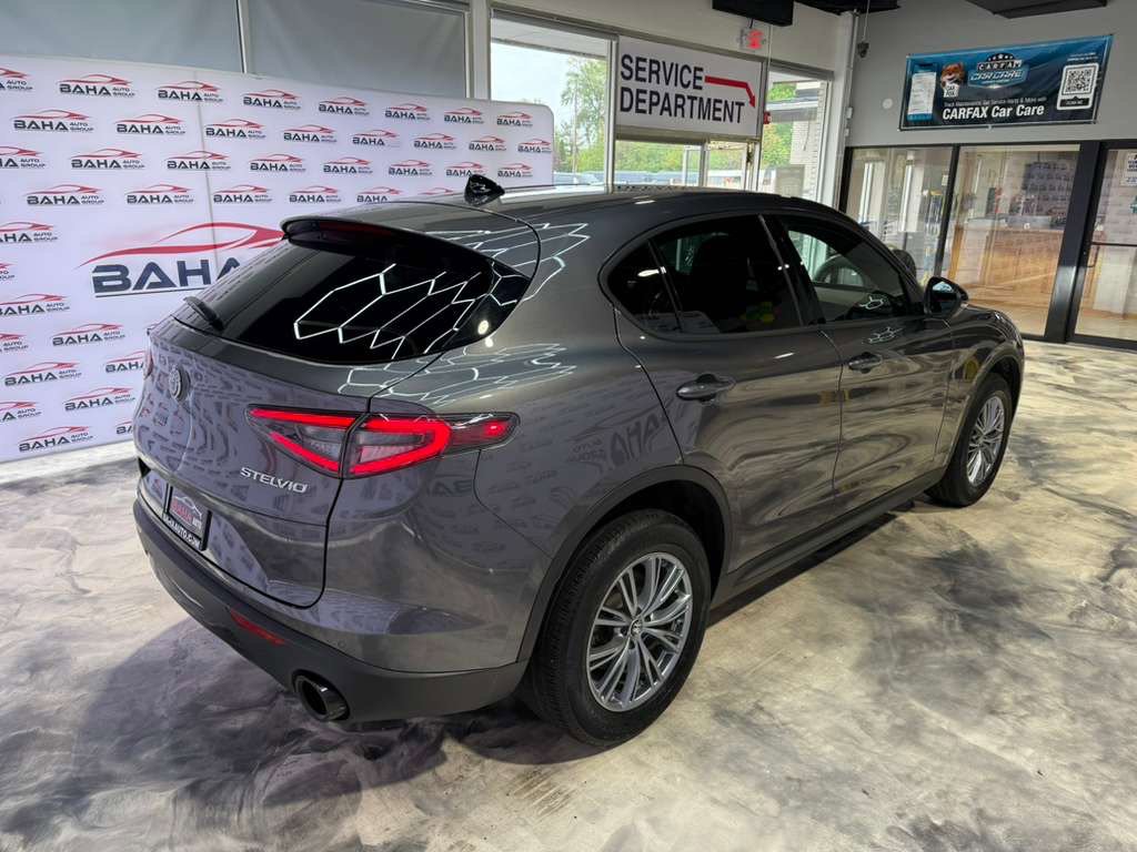 Used 2024 Alfa Romeo Stelvio Sprint RWD image 8