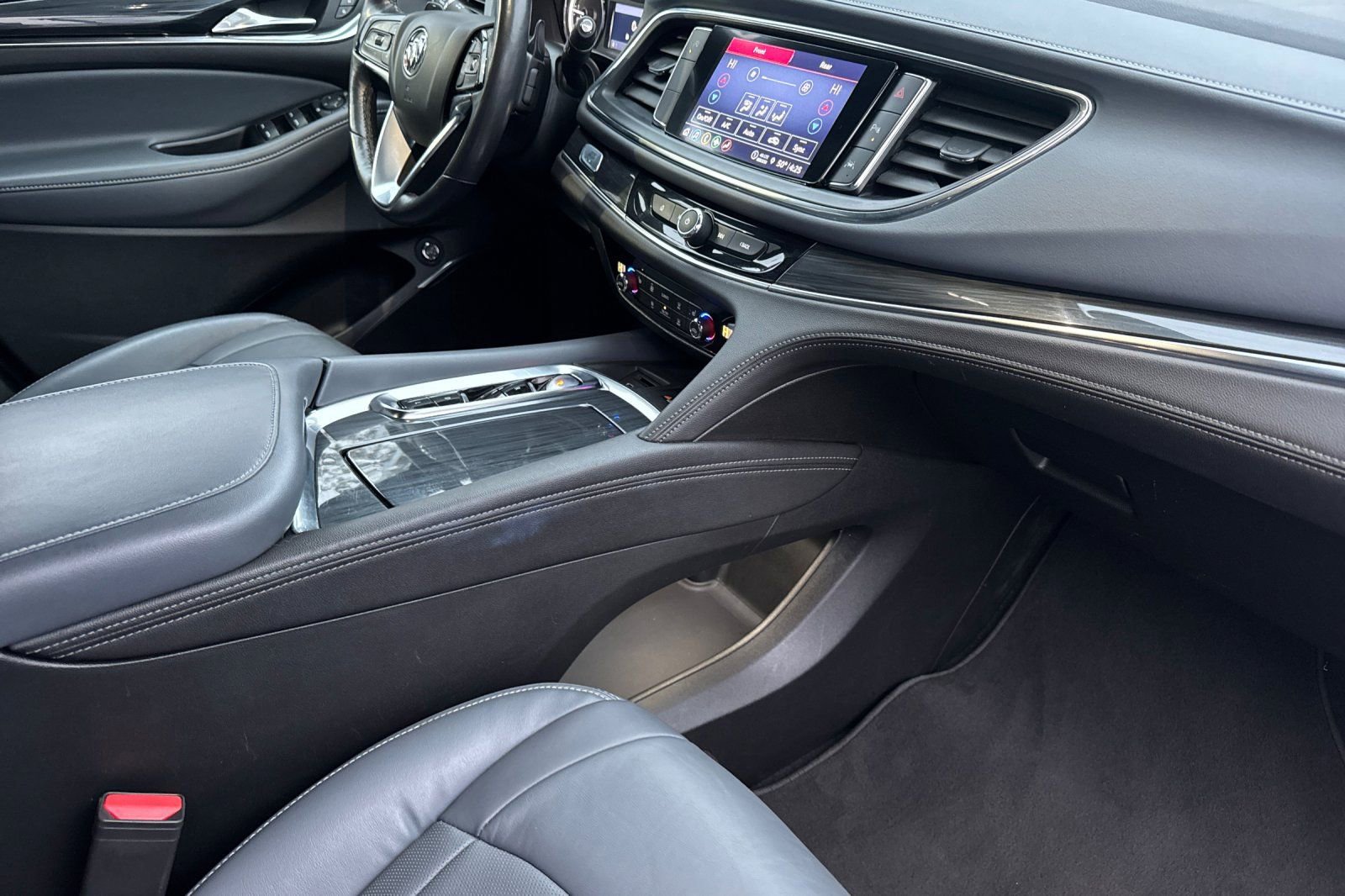 Certified 2023 Buick Enclave Essence image 18