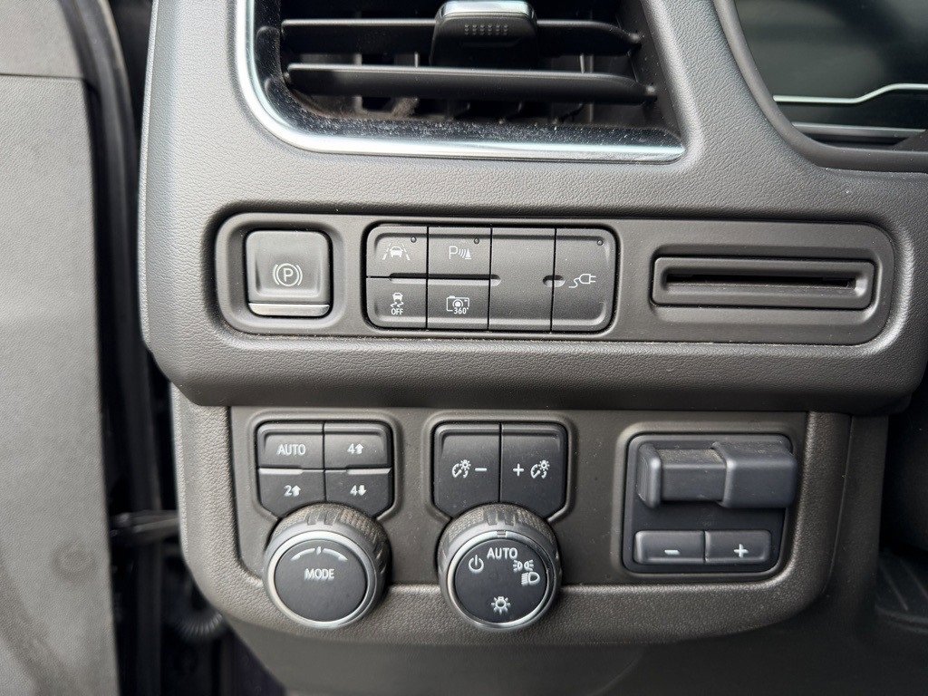 Used 2022 Chevrolet Suburban LT w/ LT Signature Package image 17