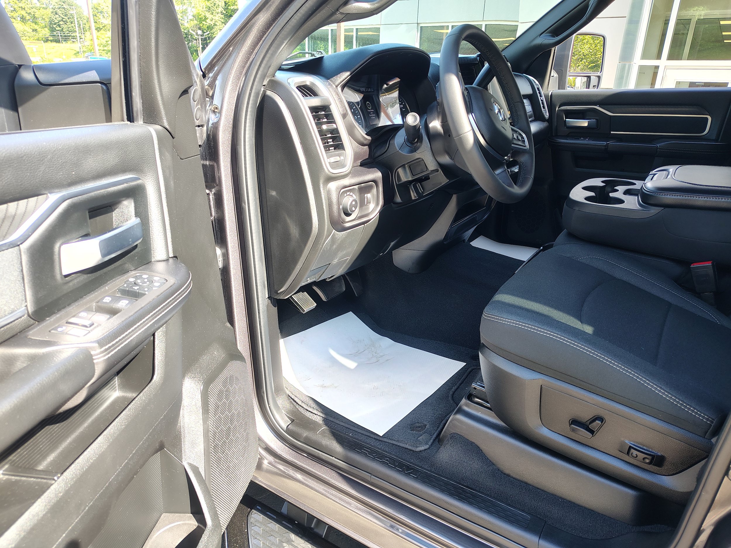 Certified 2025 RAM 2500 Big Horn AWD/4WD image 17