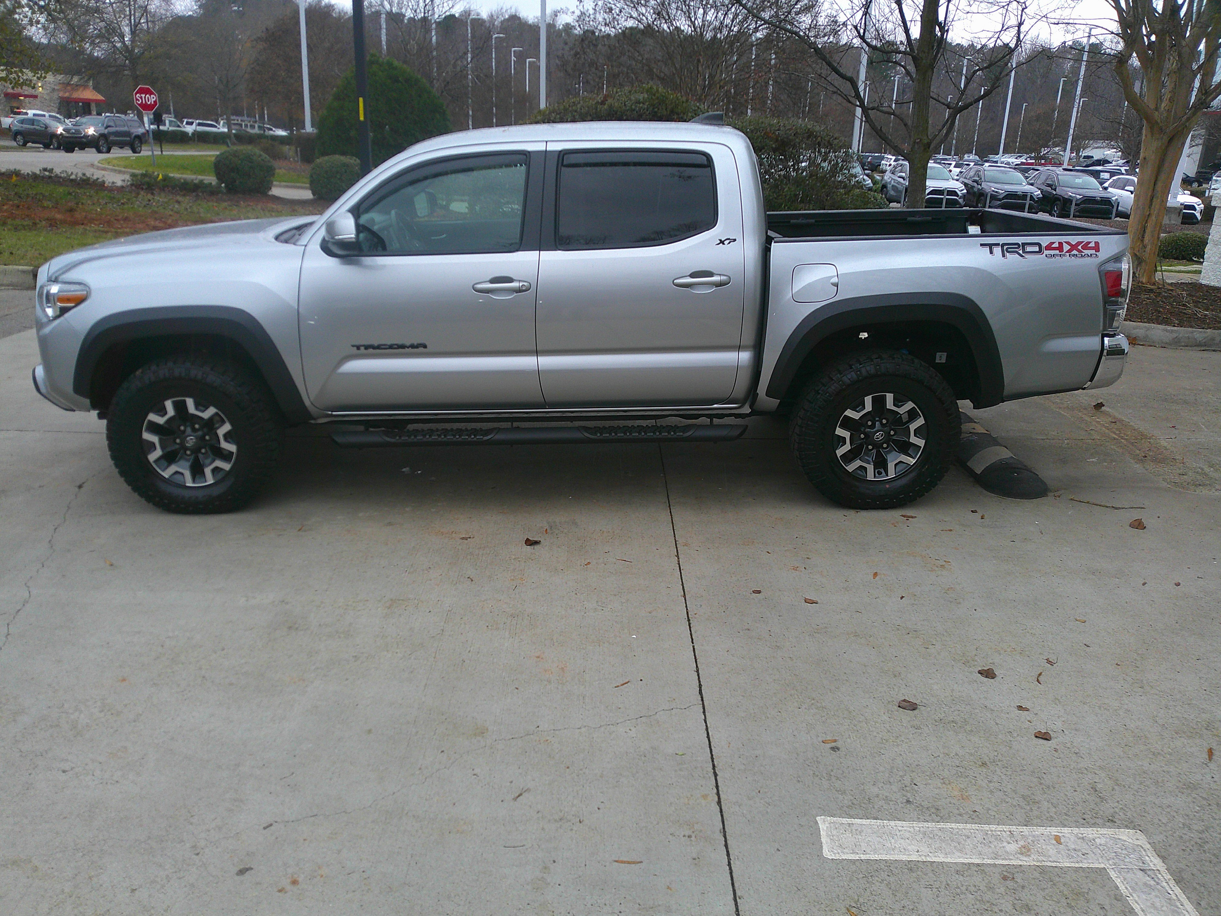 Used 2023 Toyota Tacoma TRD Off-Road image 9