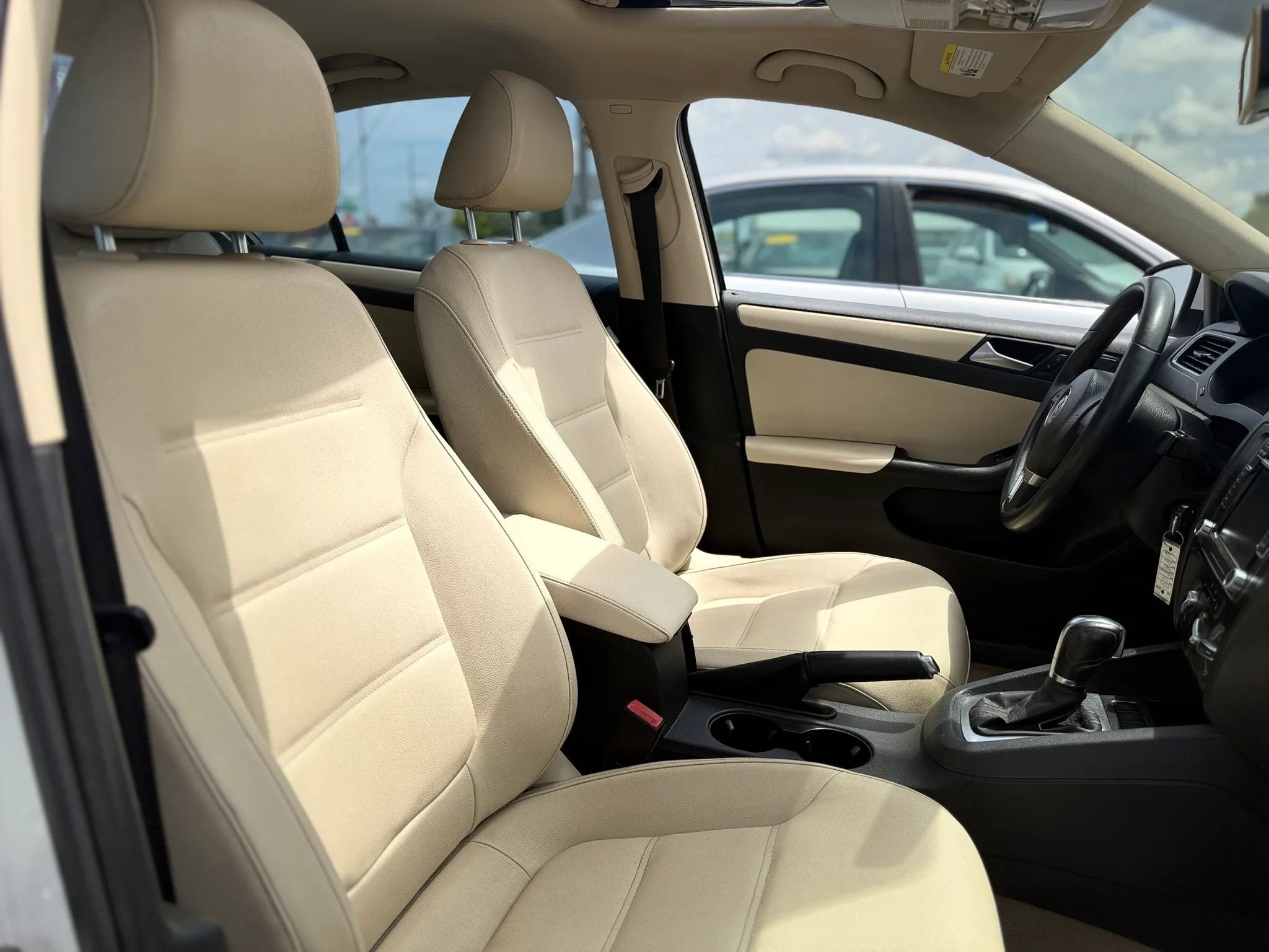 Used 2012 Volkswagen Jetta SE FWD image 45
