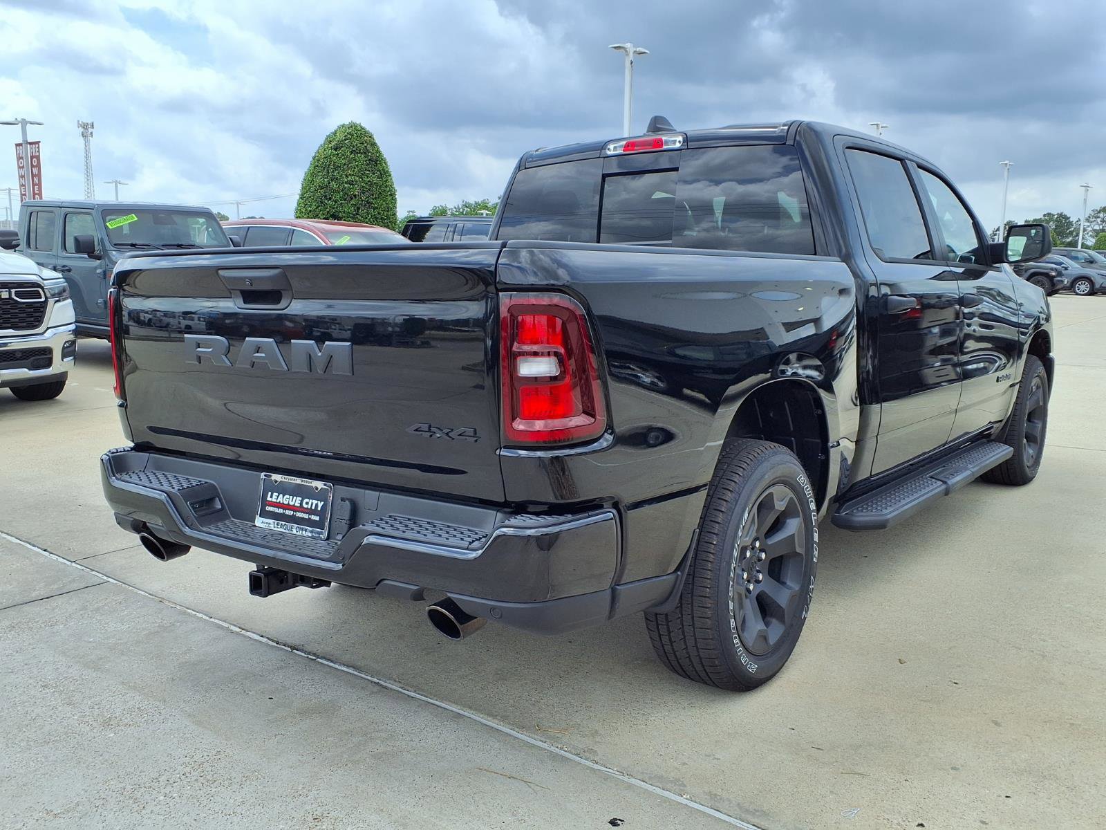 New 2026 RAM 1500 Express AWD/4WD image 4