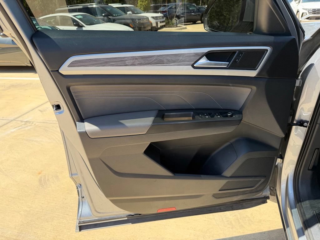 Used 2022 Volkswagen Atlas Cross Sport SE w/ Panoramic Sunroof Package AWD/4WD image 13