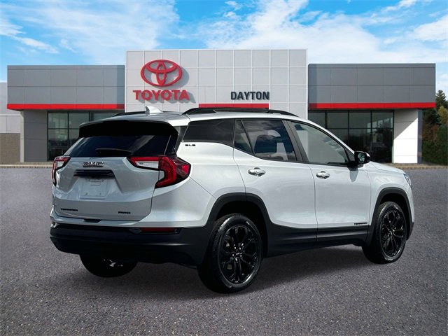 Used 2022 GMC Terrain SLE w/ Elevation Edition image 5