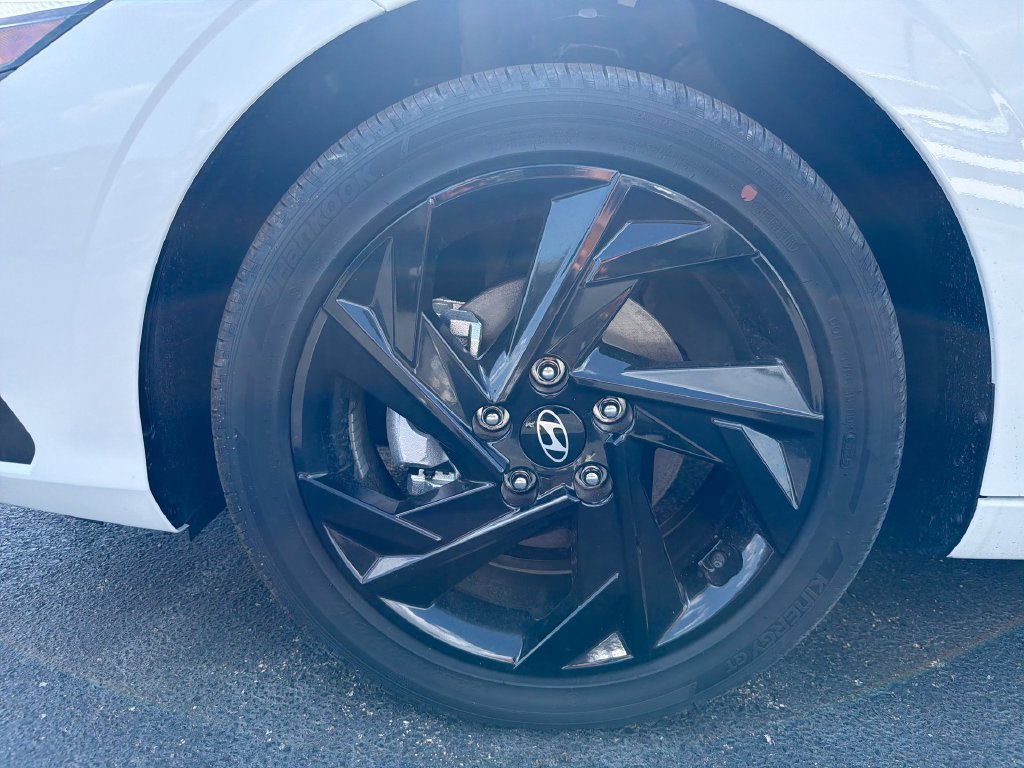 New 2026 Hyundai Elantra SEL Sport Premium FWD image 17