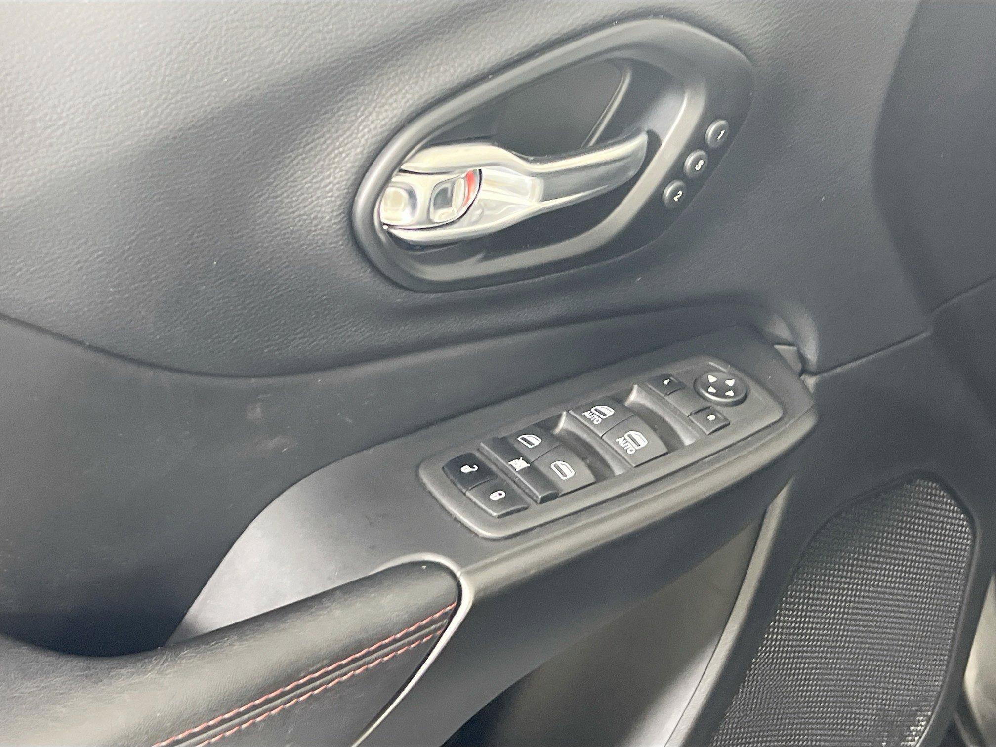 Used 2022 Jeep Cherokee Trailhawk w/ Premium Leather Package image 17