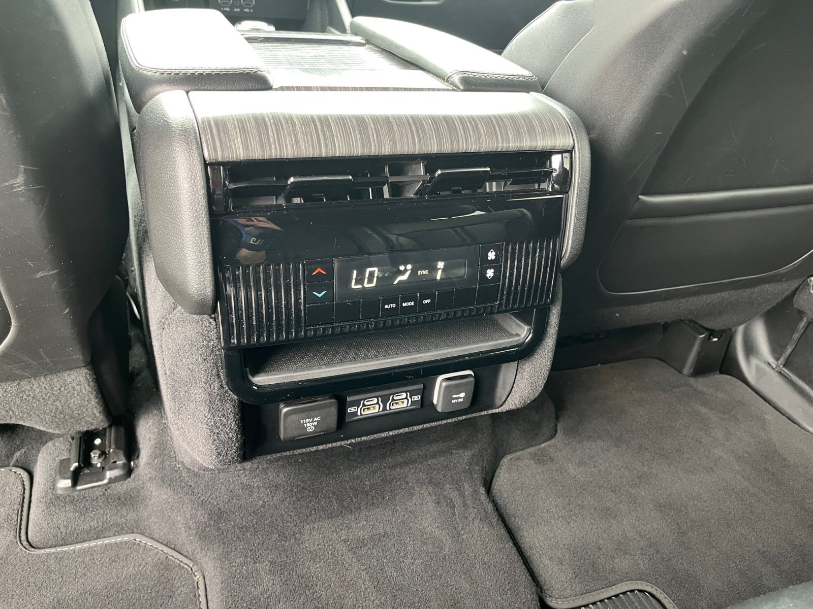 Used 2024 Jeep Wagoneer Series II AWD/4WD image 35