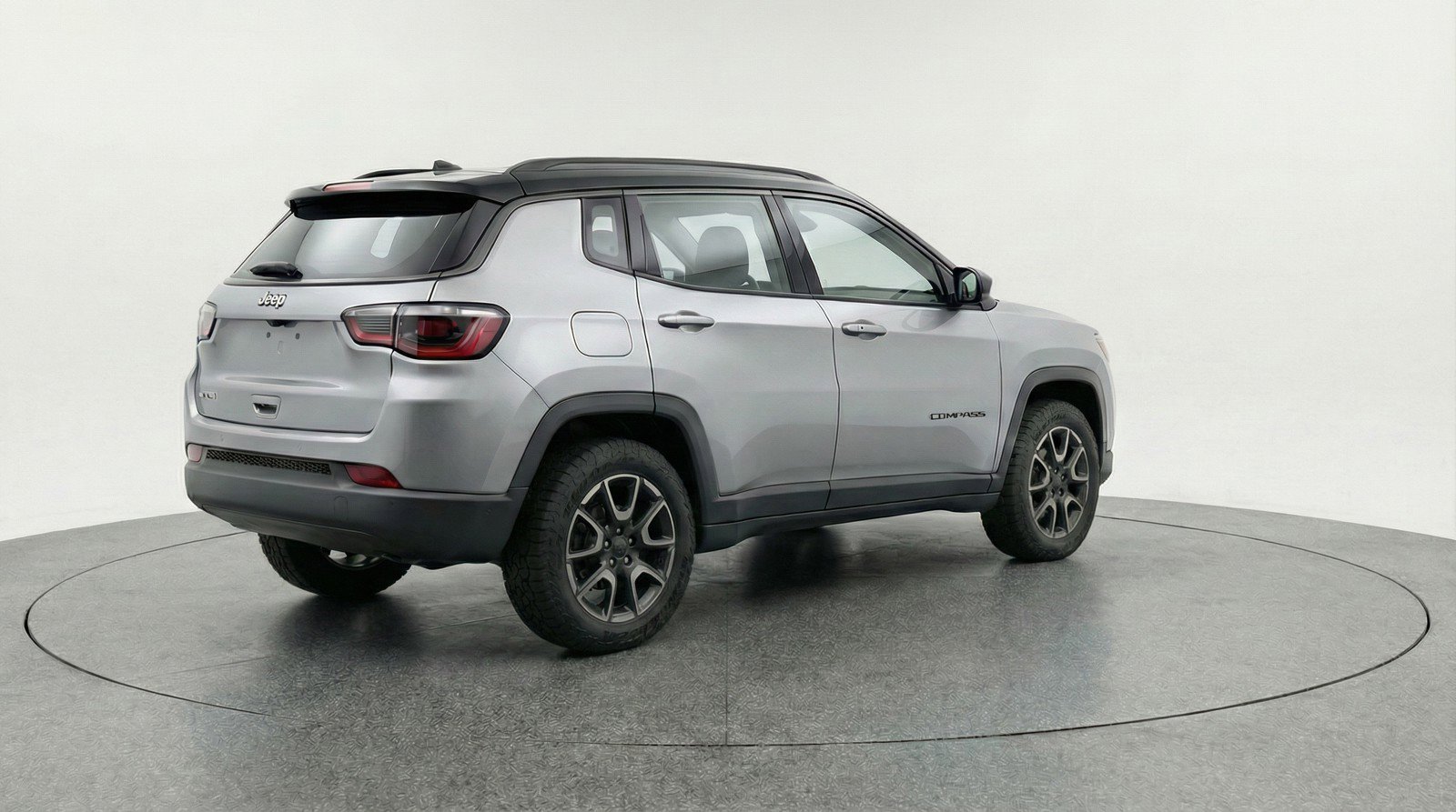 Used 2025 Jeep Compass Trailhawk image 9
