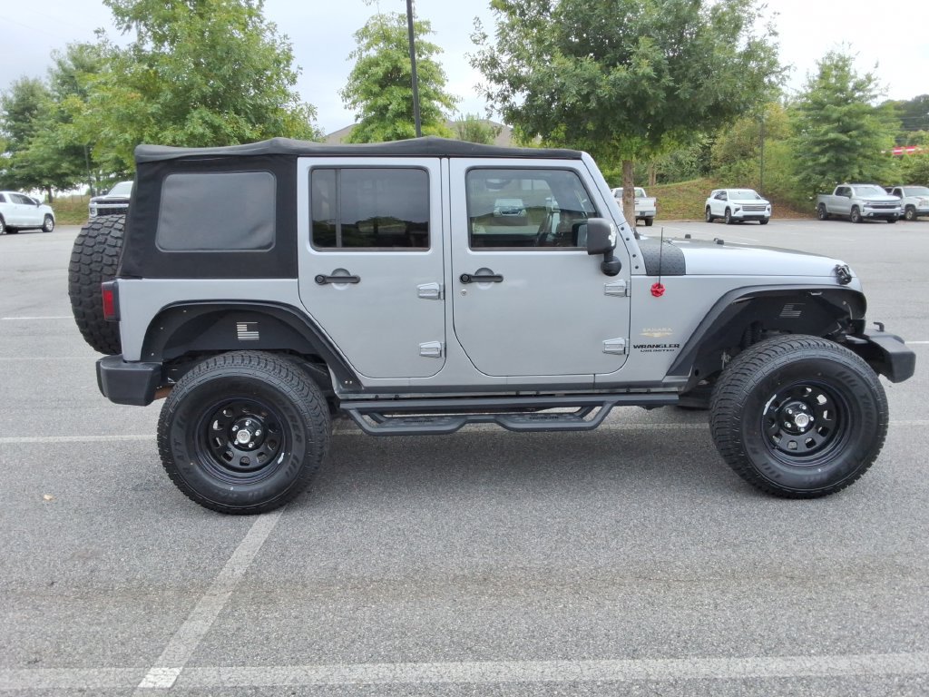 Used 2014 Jeep Wrangler Unlimited Sahara w/ Max Tow Package AWD/4WD image 4