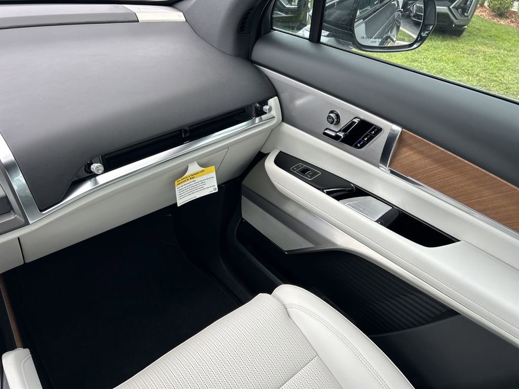 New 2026 Cadillac Vistiq Luxury image 16