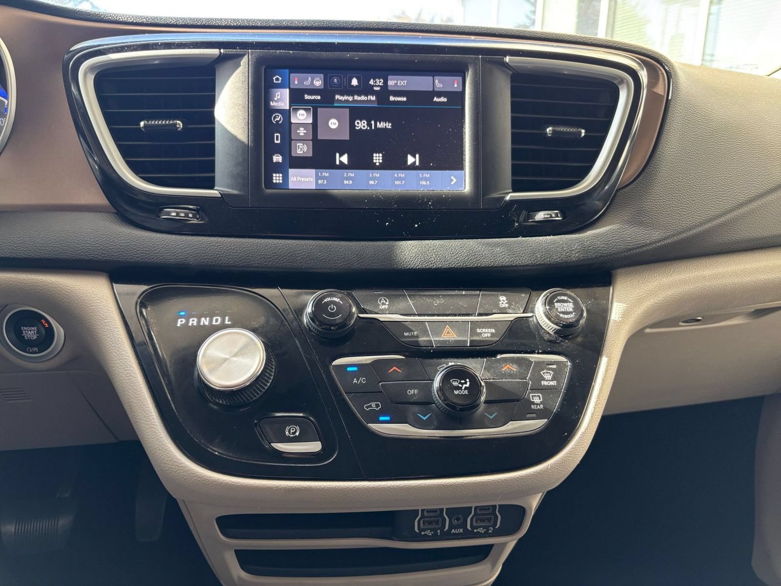 Used 2023 Chrysler Voyager LX FWD image 16