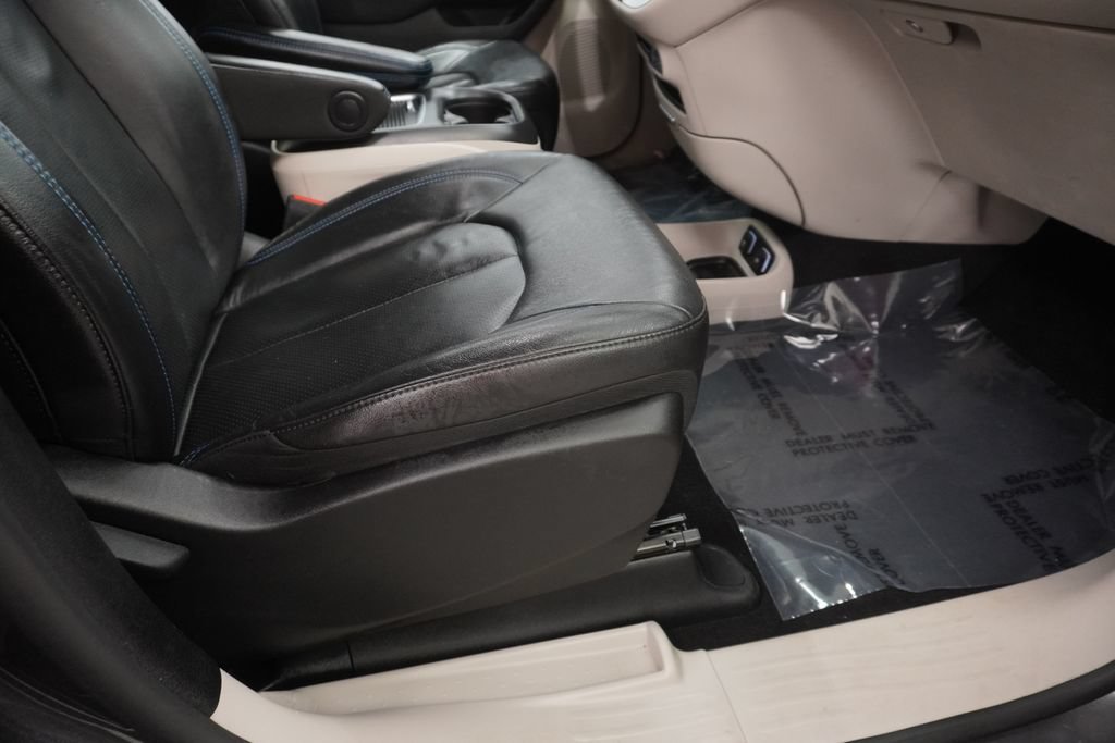 Certified 2021 Chrysler Pacifica Touring-L FWD image 46