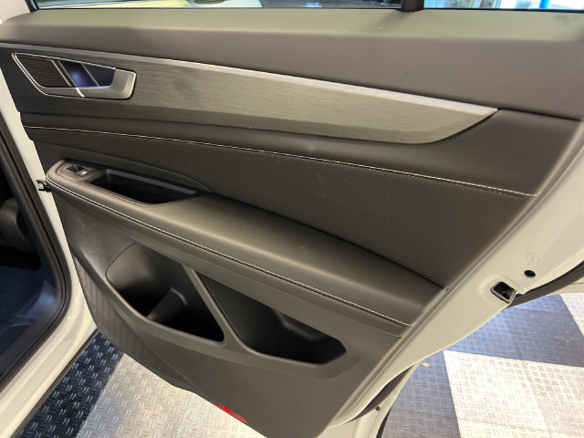 Certified 2024 Volkswagen Atlas Cross Sport SE FWD image 13