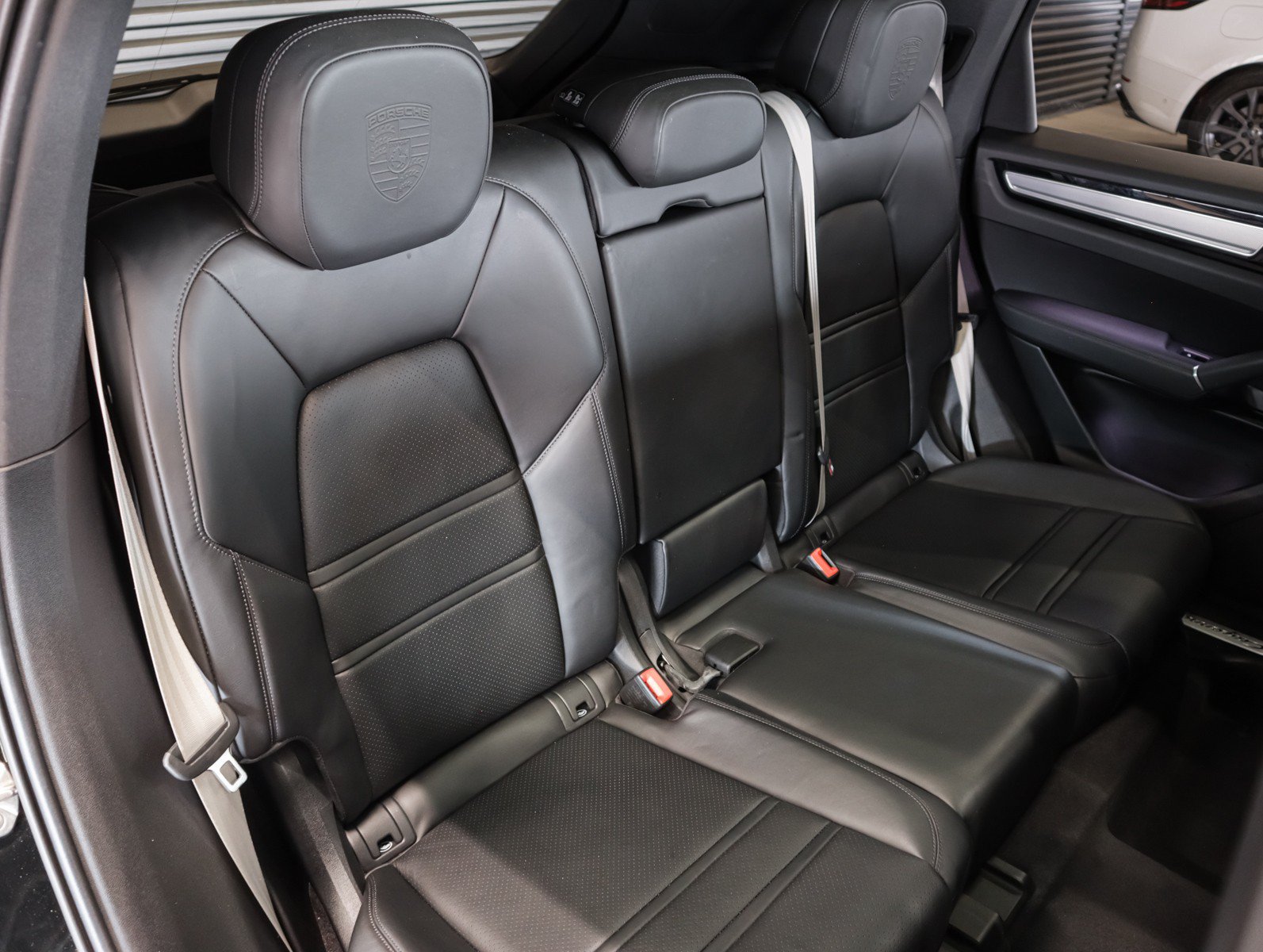Certified 2023 Porsche Cayenne Platinum Edition AWD/4WD image 6