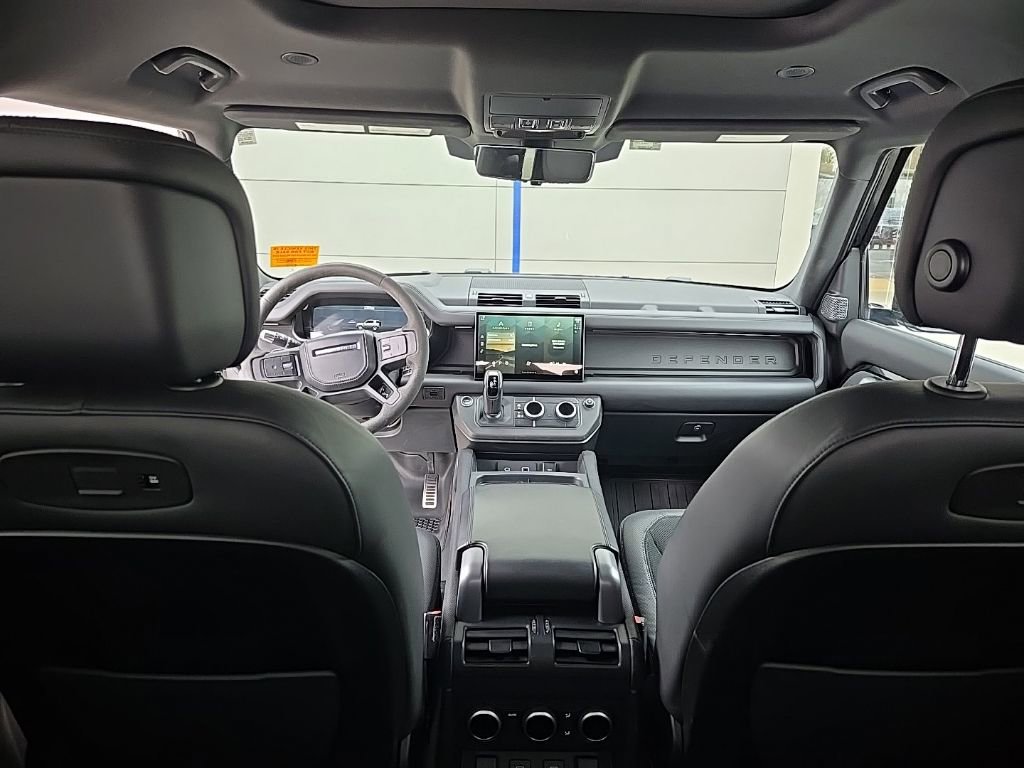 Used 2022 Land Rover Defender 90 V8 AWD/4WD image 18