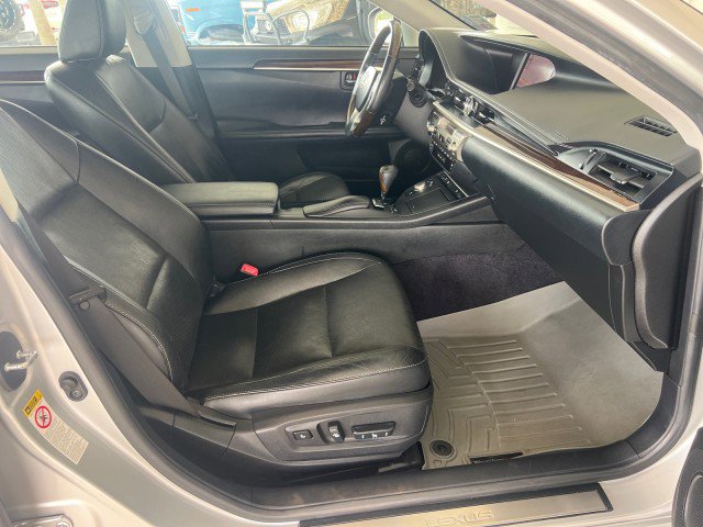 Used 2014 Lexus ES 350 w/ Luxury Package image 27