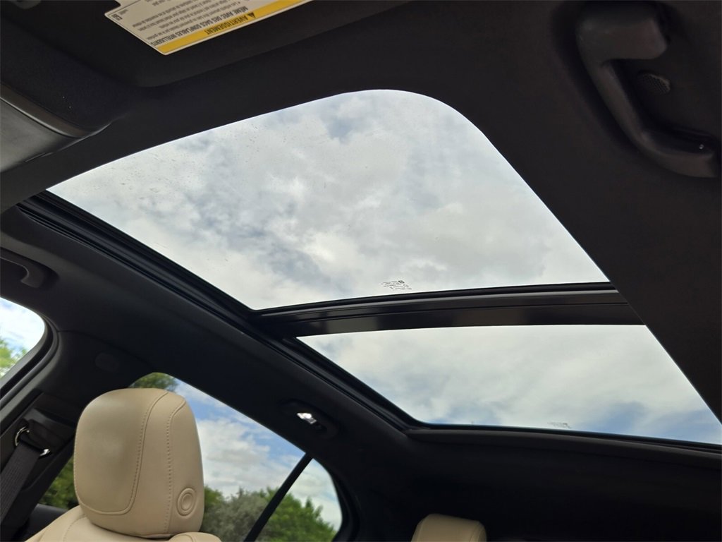 Used 2024 Cadillac XT4 Luxury w/ Cold Weather Package image 21