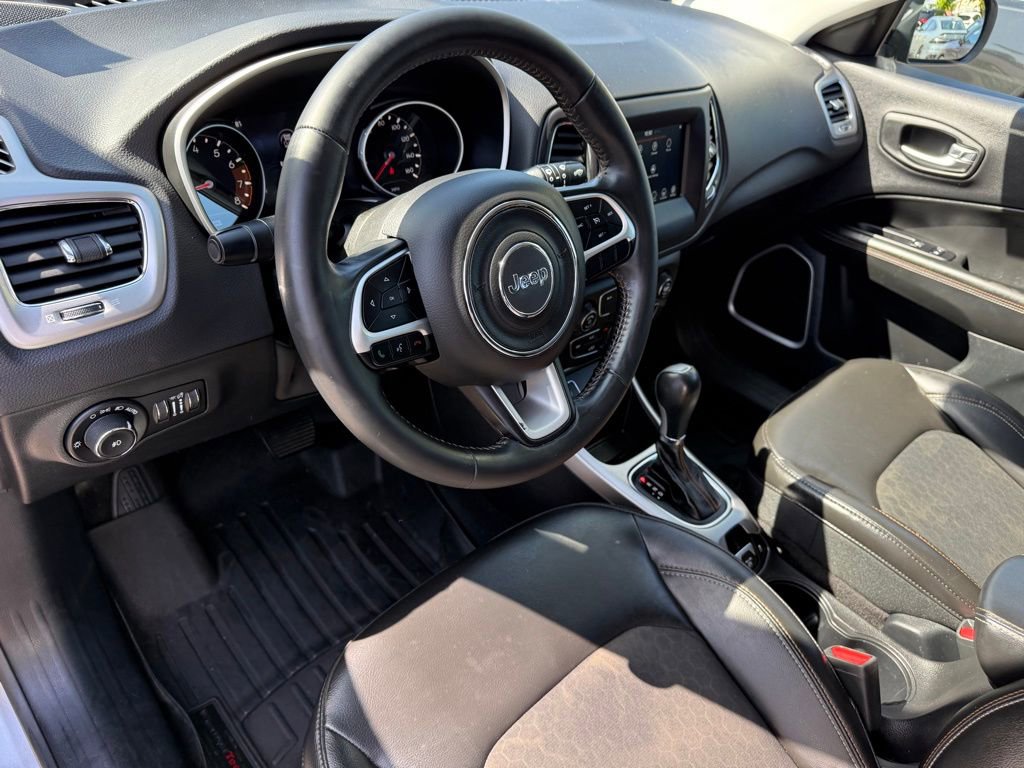 Used 2018 Jeep Compass Latitude w/ Popular Equipment Group FWD image 14