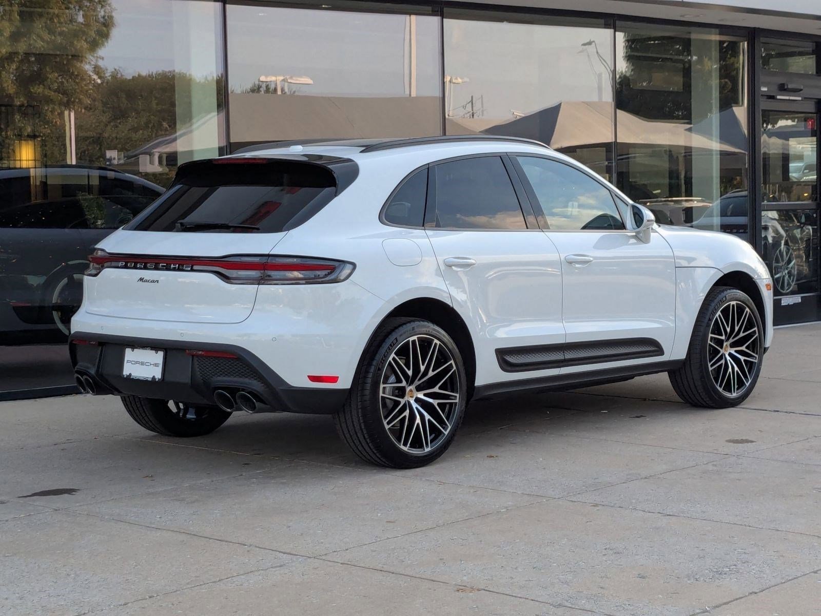 Certified 2026 Porsche Macan AWD/4WD image 9
