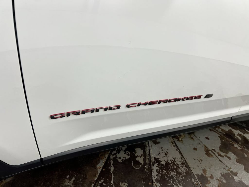Used 2022 Jeep Grand Cherokee Trailhawk w/ ADV Protech Group II AWD/4WD image 27