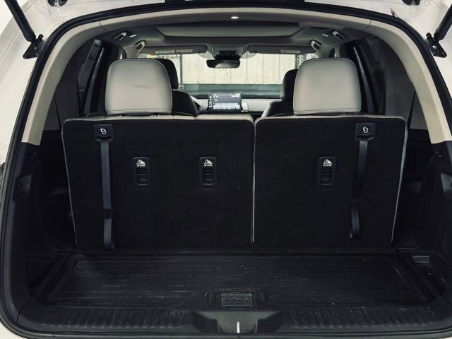 Used 2024 Honda Pilot Touring image 11