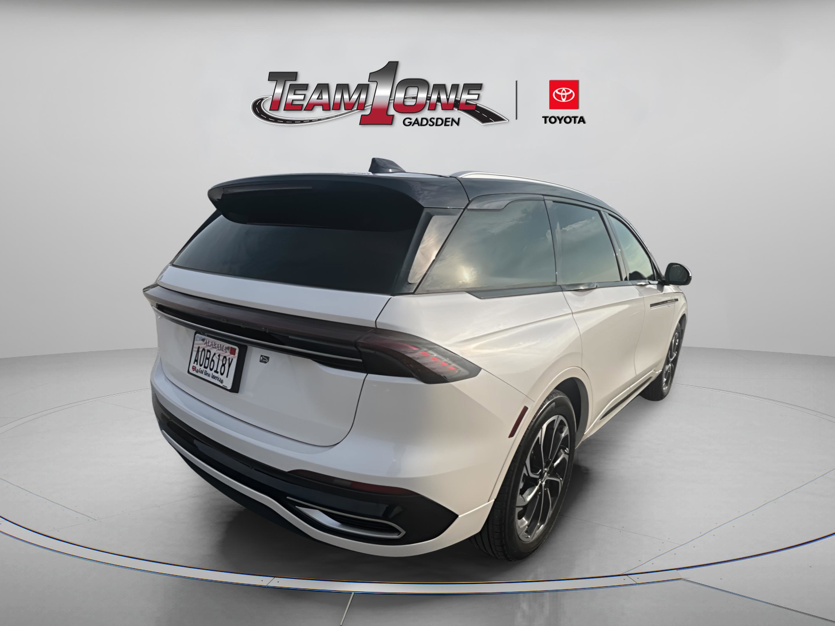 Used 2025 Lincoln Nautilus Reserve image 6