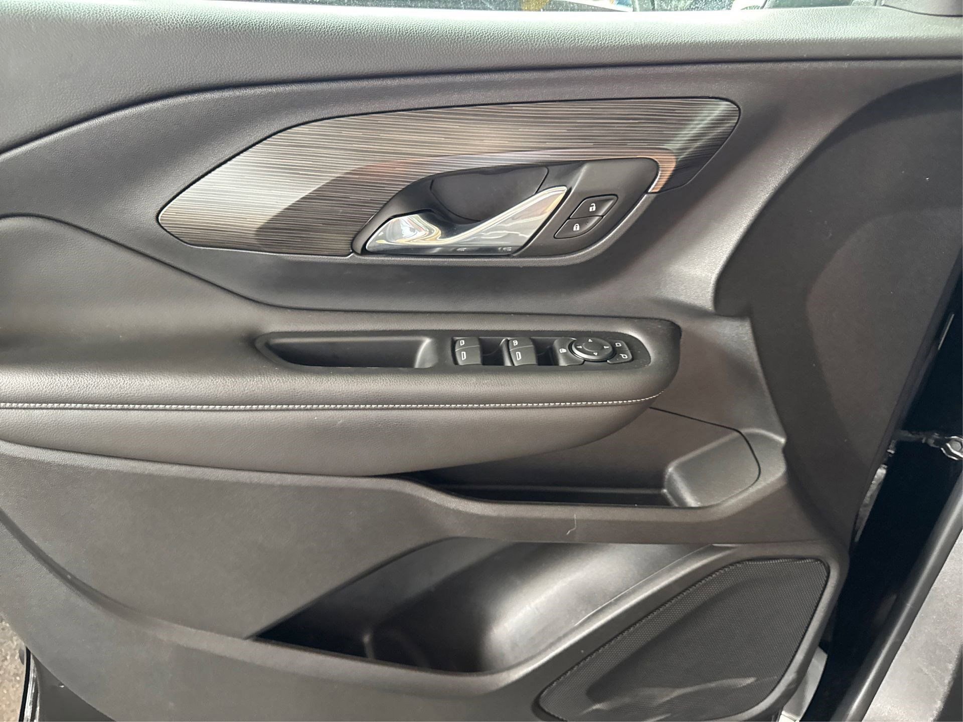 Used 2023 GMC Terrain SLE w/ Elevation Edition image 25