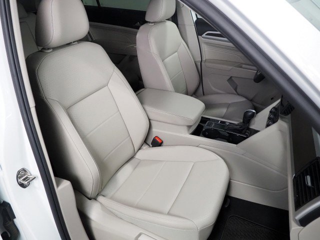 Used 2023 Volkswagen Atlas SE w/ Technology Package image 2