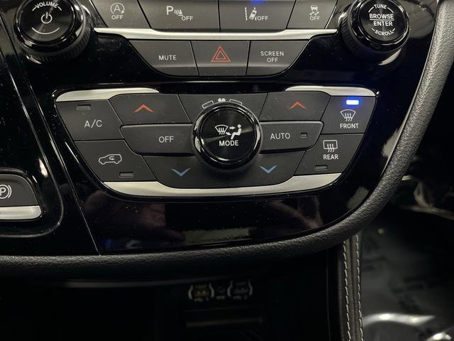 Used 2025 Chrysler Pacifica Limited image 18