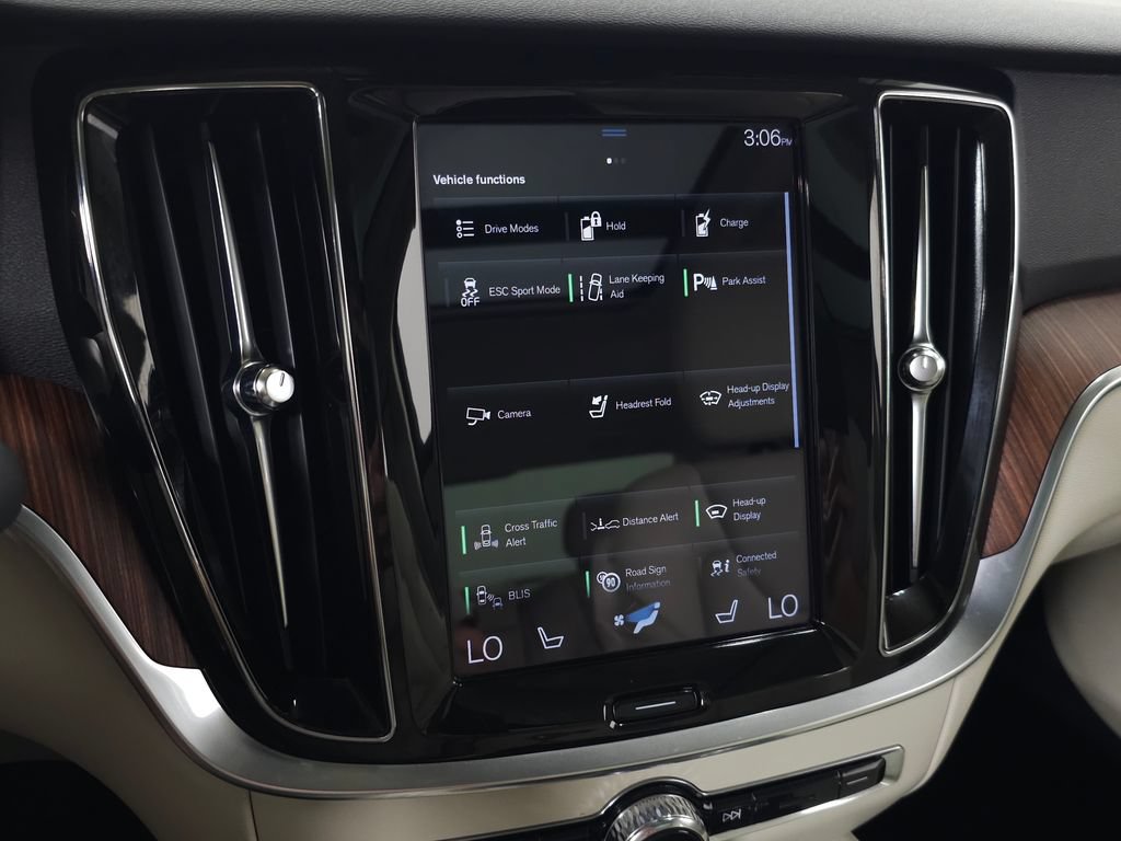 Certified 2022 Volvo S60 T8 R-Design Expression w/ Advanced Package AWD/4WD image 27