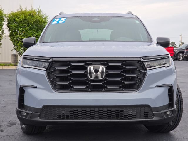 Used 2025 Honda Pilot Sport image 11
