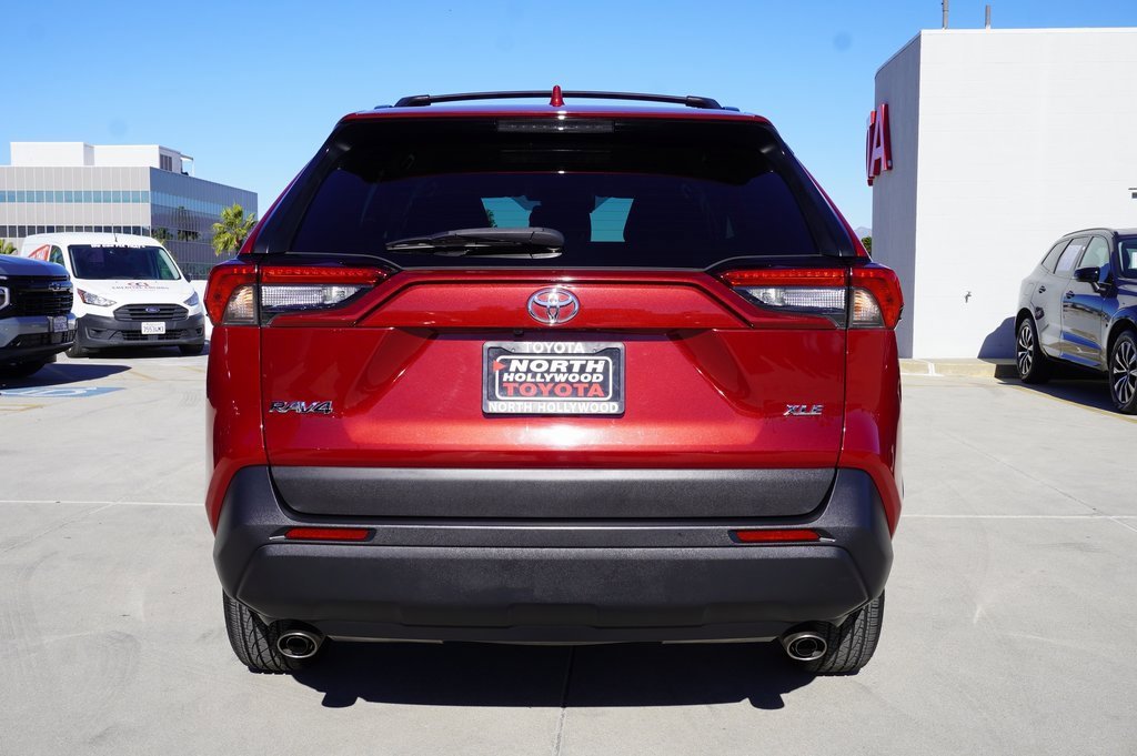 Used 2020 Toyota RAV4 XLE image 6