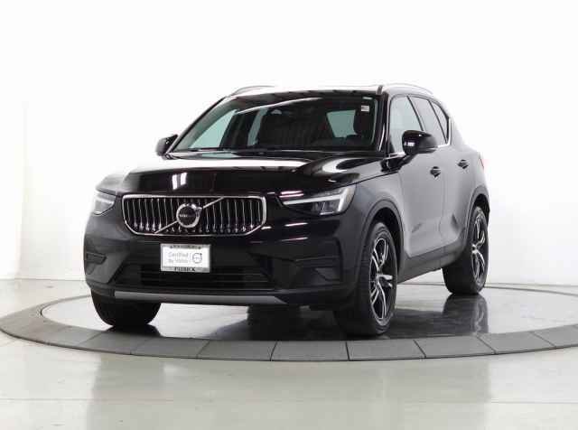 Certified 2025 Volvo XC40 B5 Core image 3