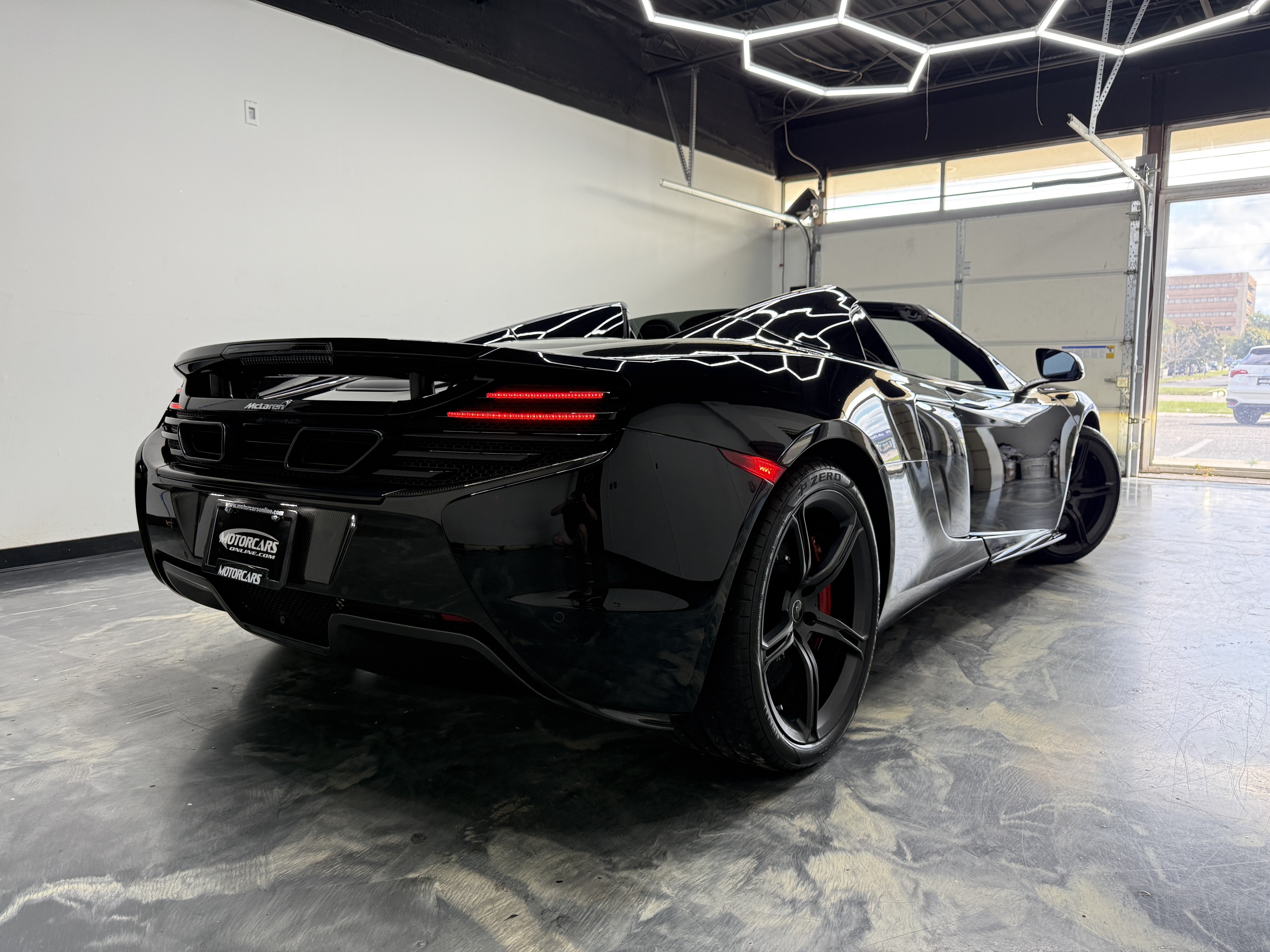 Used 2016 McLaren 650S Spider RWD image 4
