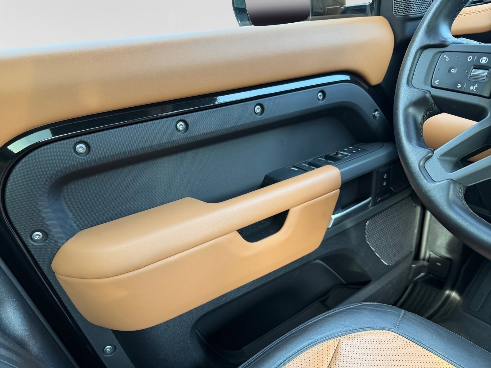 Certified 2024 Land Rover Defender 110 X AWD/4WD image 12