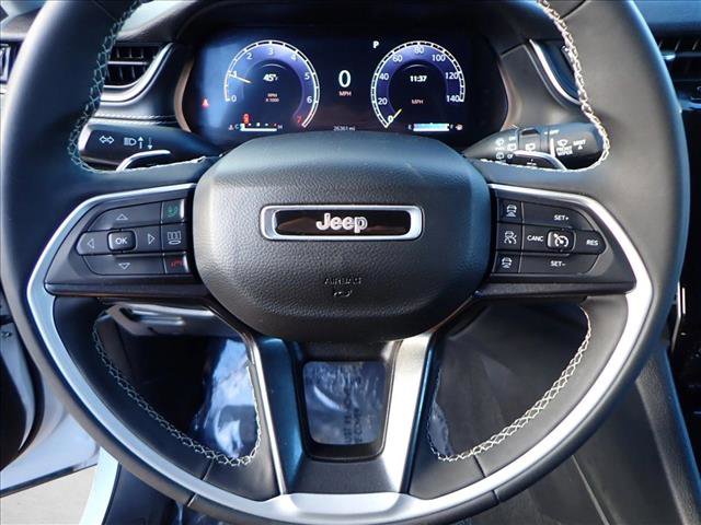 Used 2023 Jeep Grand Cherokee Laredo image 13