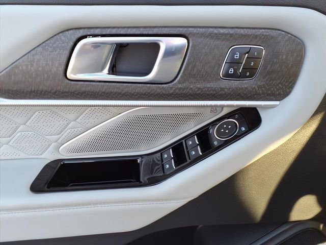 Used 2025 Ford Explorer Platinum w/ Ultimate Package image 15
