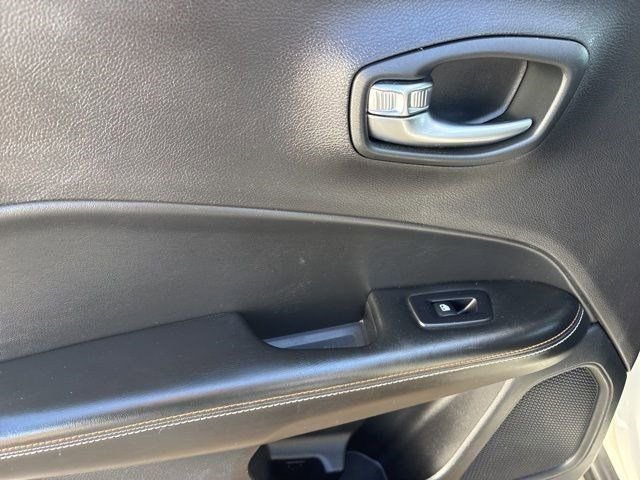 Used 2018 Jeep Compass Latitude w/ Cold Weather Group image 30